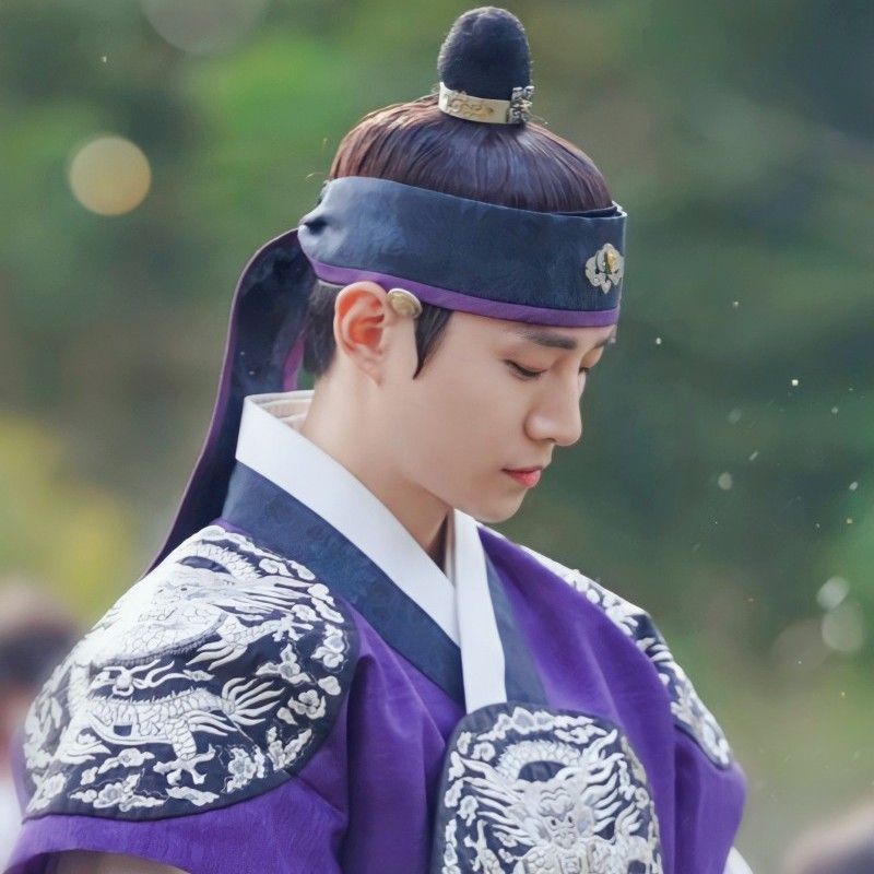 Behind-the-scenes cut of Lee Junho