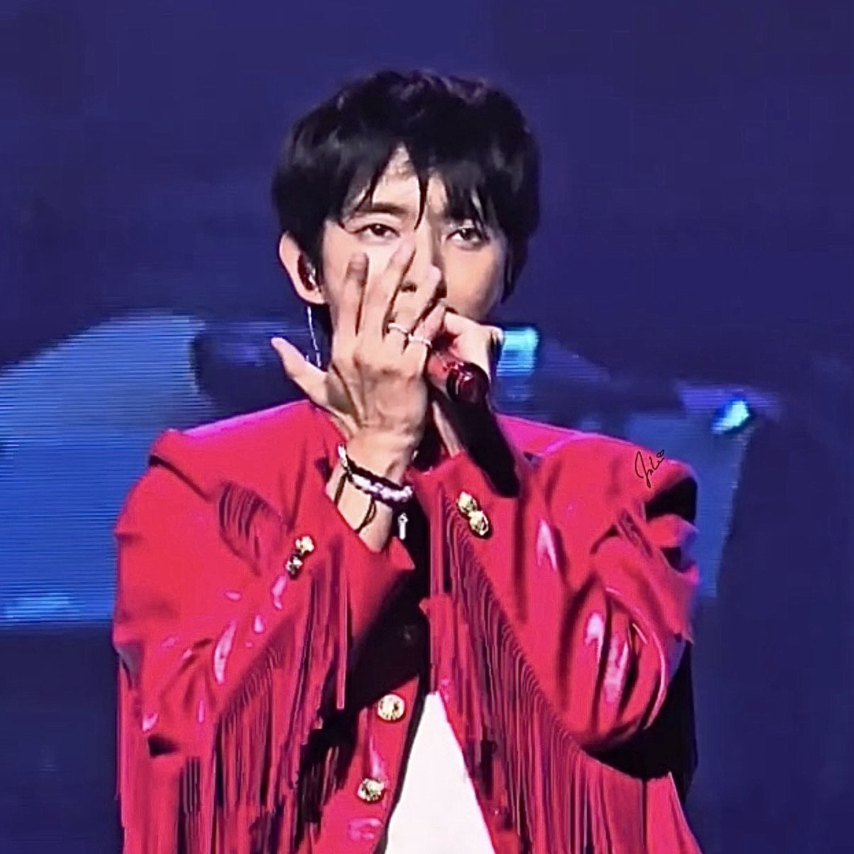 A moment captured by a fan of Lee Joongi