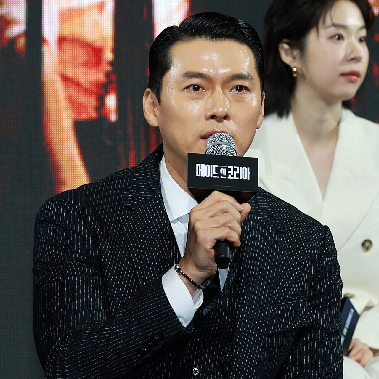 Cuplikan di balik layar dari Hyun Bin