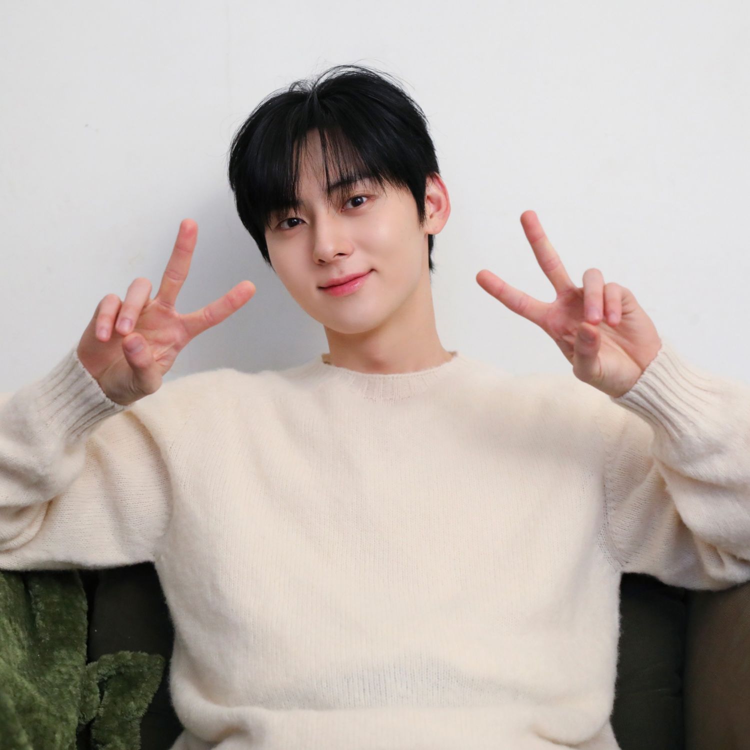 Behind-the-scenes cut of Hwang Minhyun