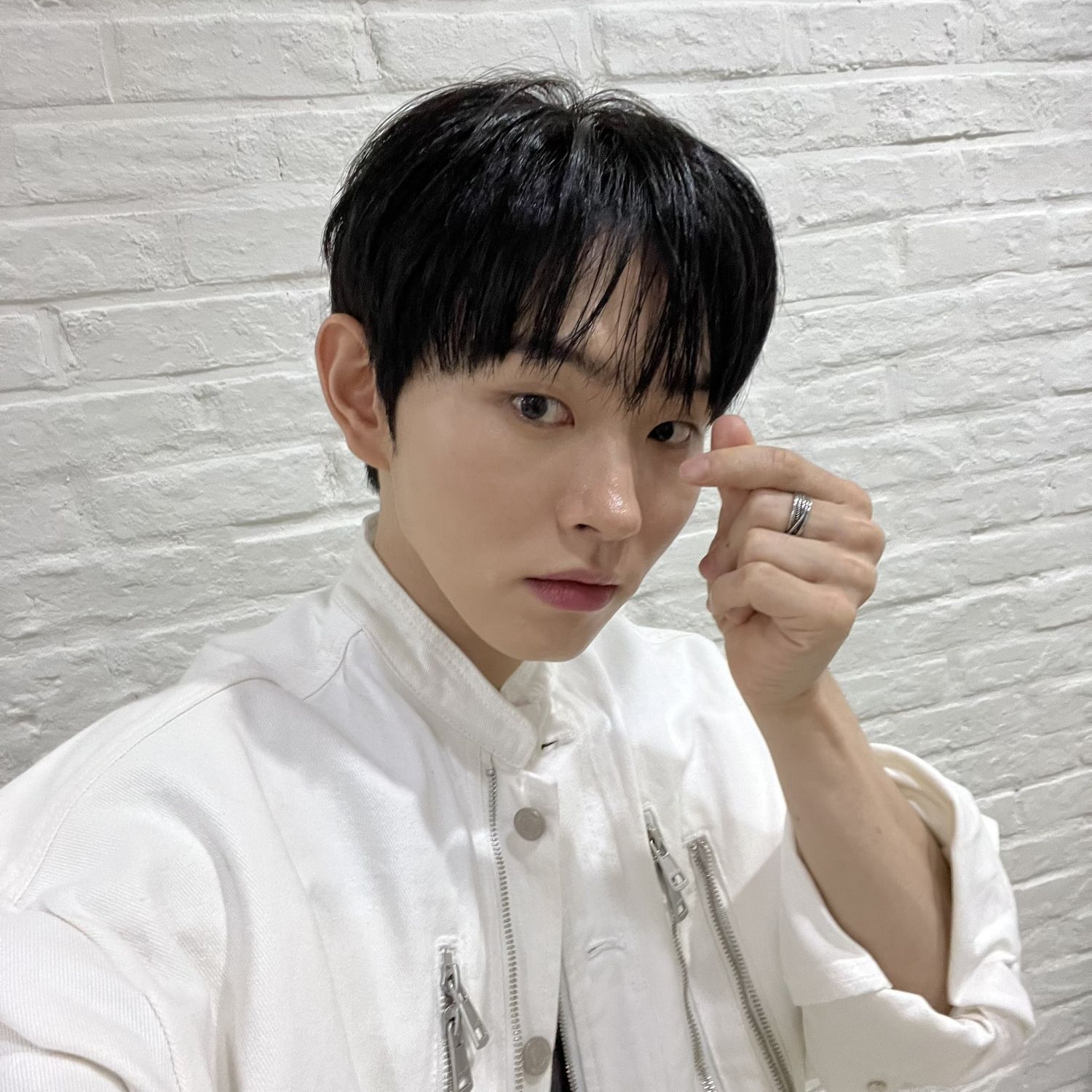 Behind-the-scenes cut of Lee Byeongchan