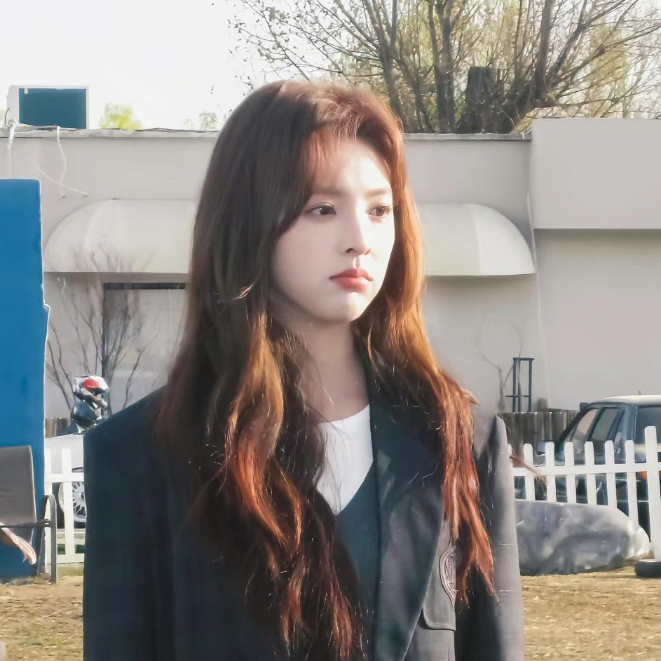 Behind-the-scenes cut of Zhang Ruonan