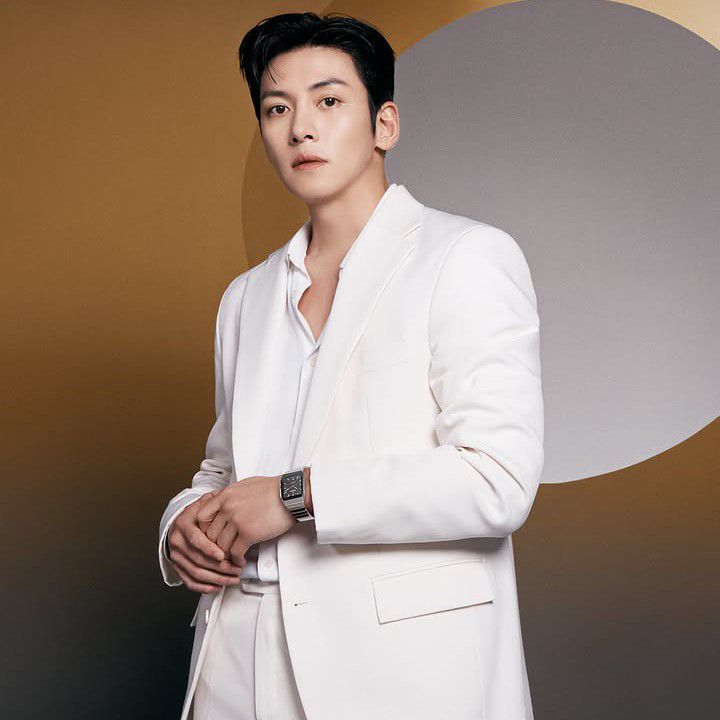 Behind-the-scenes cut of Ji Changwook