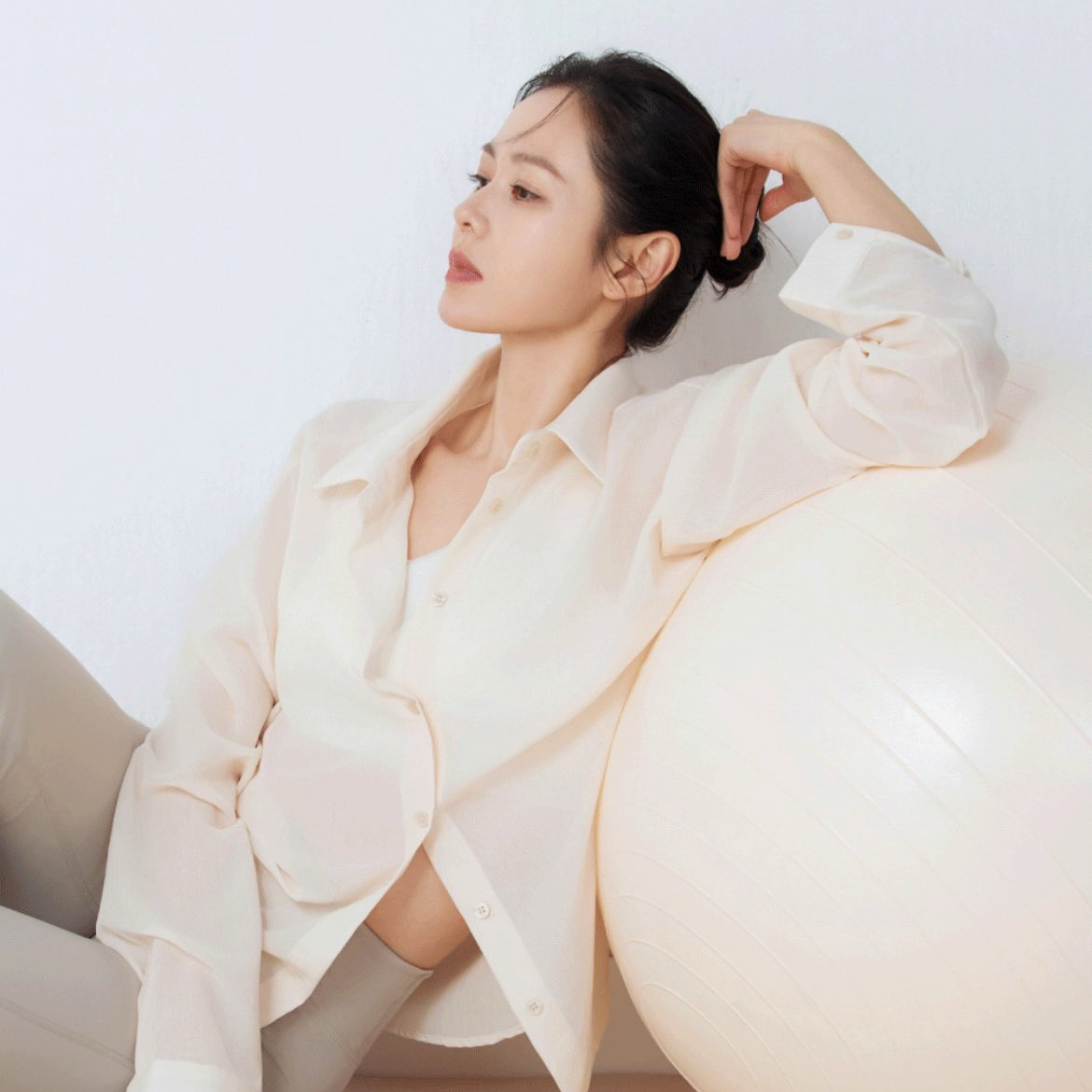Behind-the-scenes cut of Son Yejin