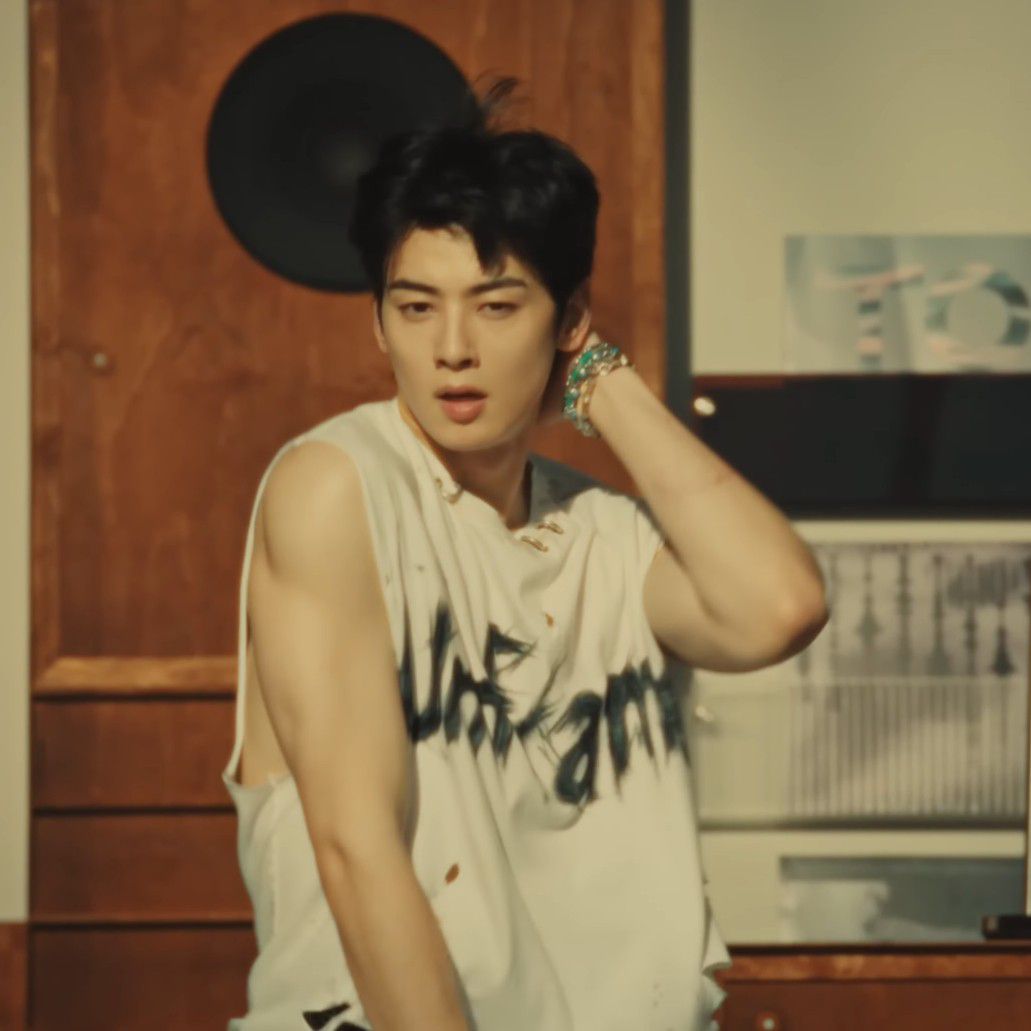 Recent activity shot of Cha Eunwoo