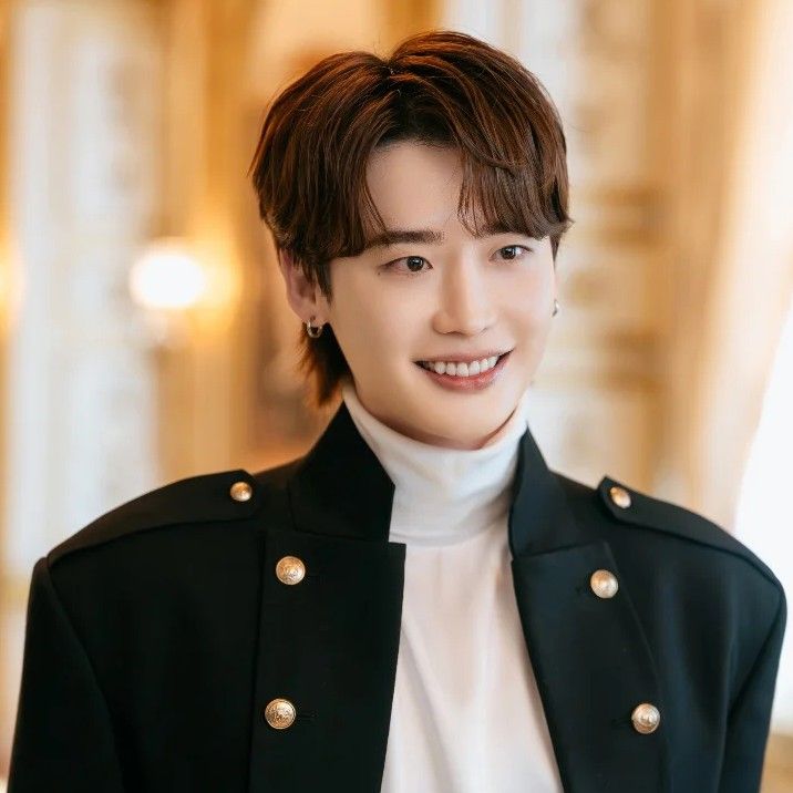 Recent activity shot of Lee Jongsuk