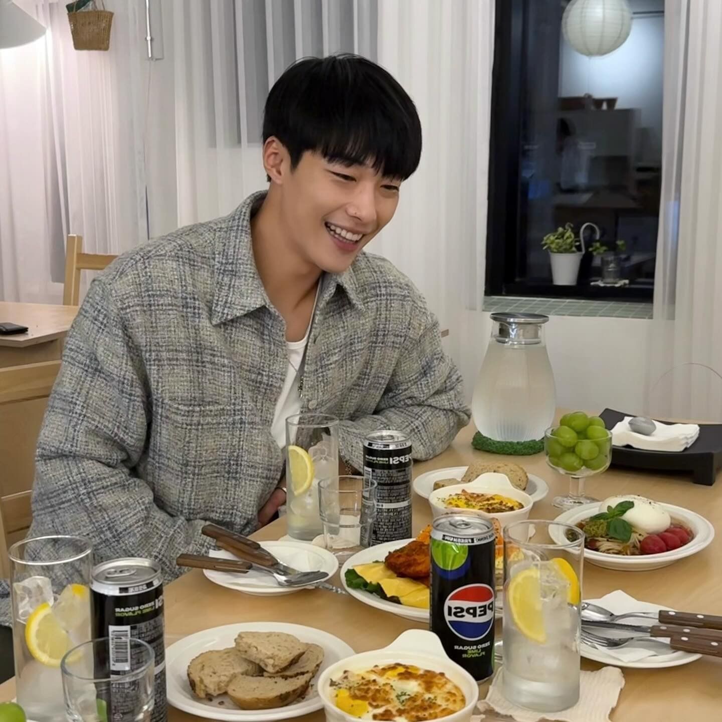 Behind-the-scenes cut of Woo Dohwan