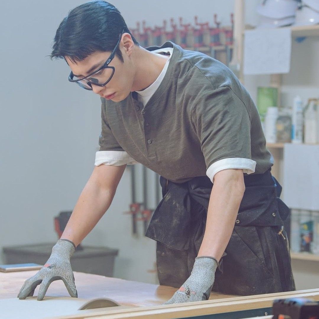 Behind-the-scenes cut of Lee Jaewook