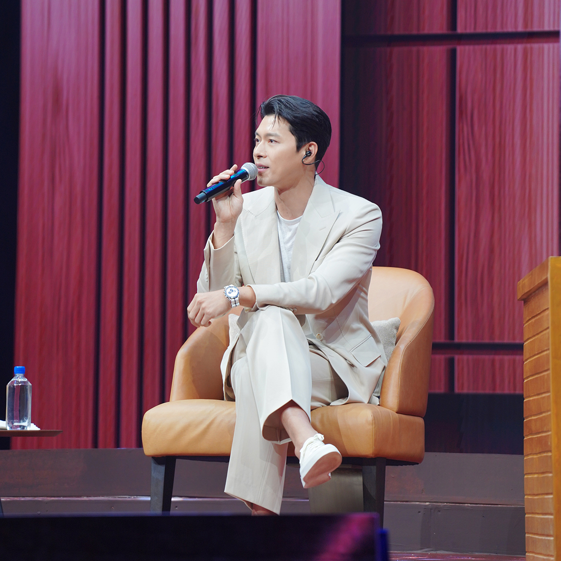 A moment captured by a fan of Hyun Bin