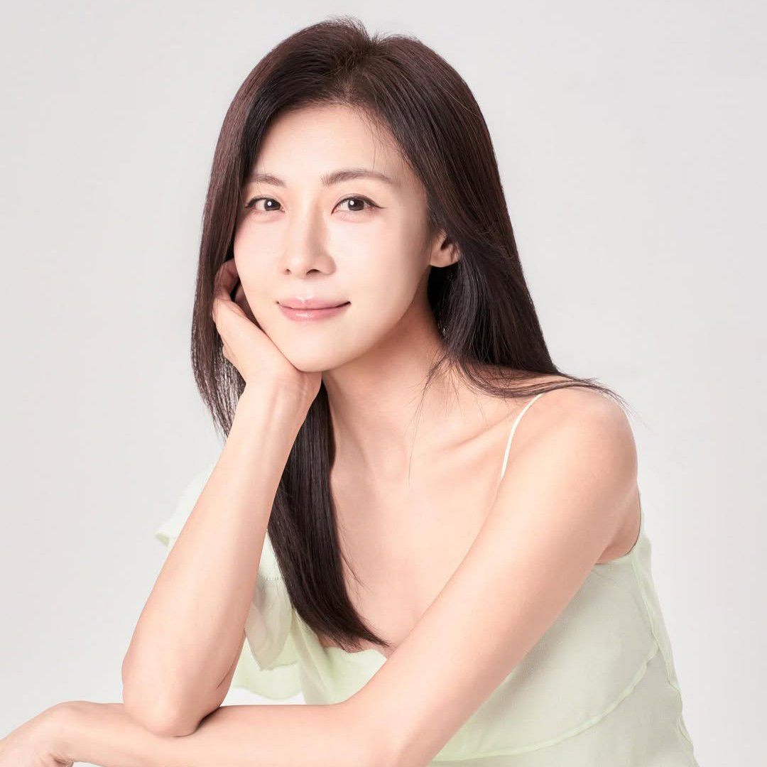 Behind-the-scenes cut of Ha Jiwon