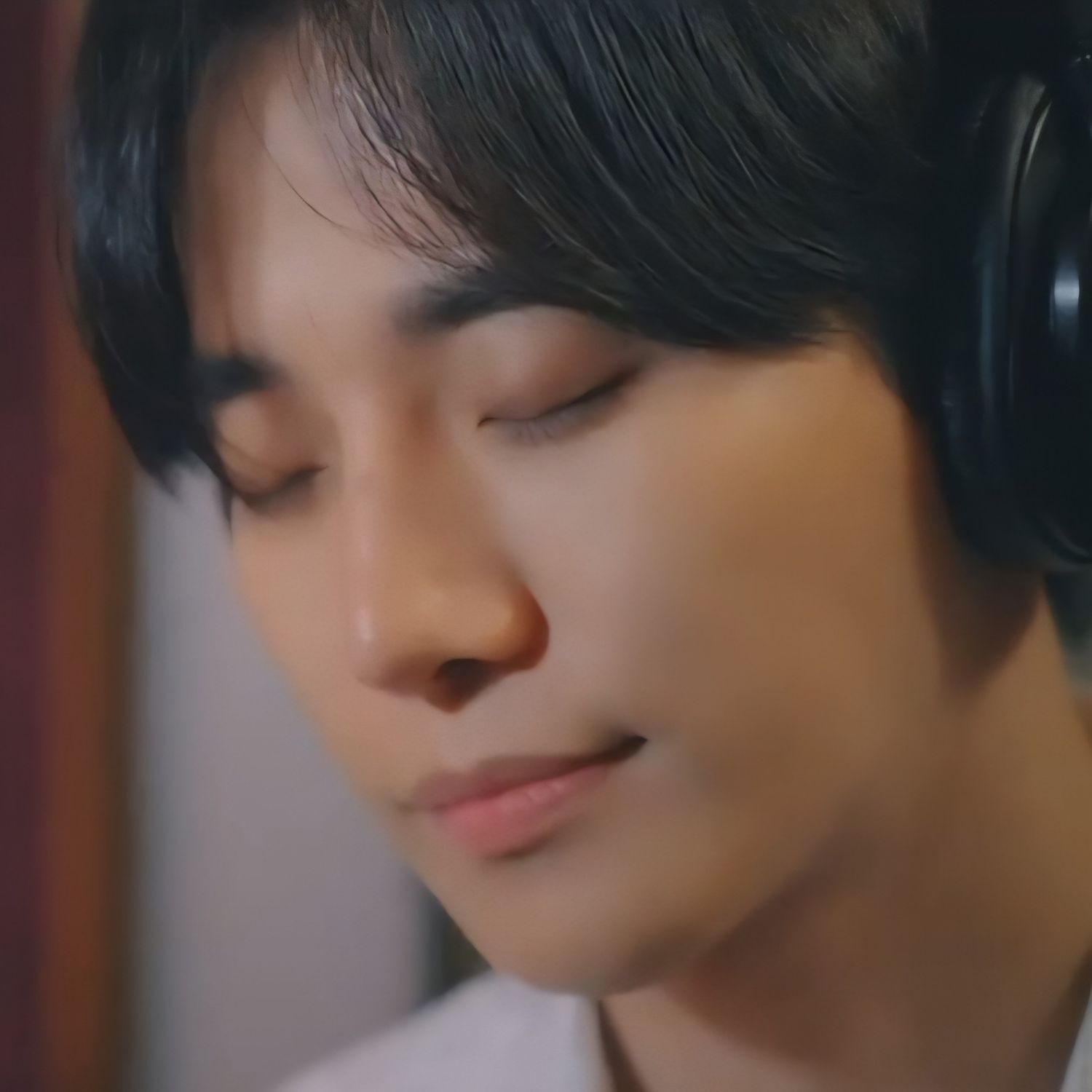 Behind-the-scenes cut of Lee Junho