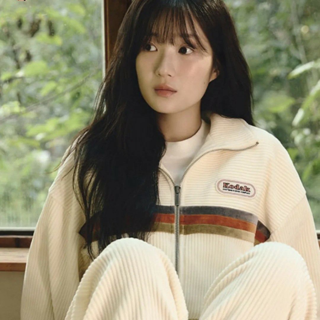 Behind-the-scenes cut of Kim Hyeyoon