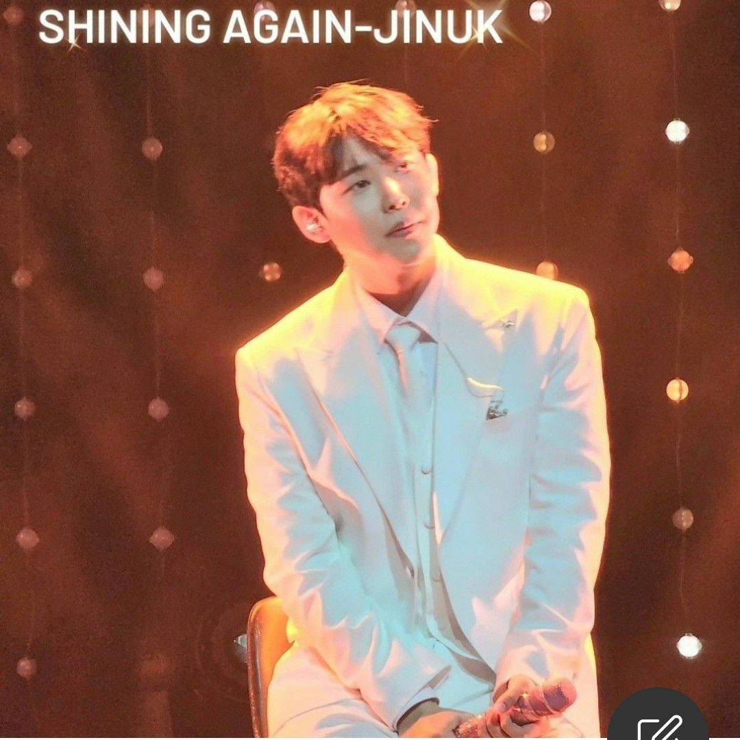 A moment captured by a fan of Jinuk