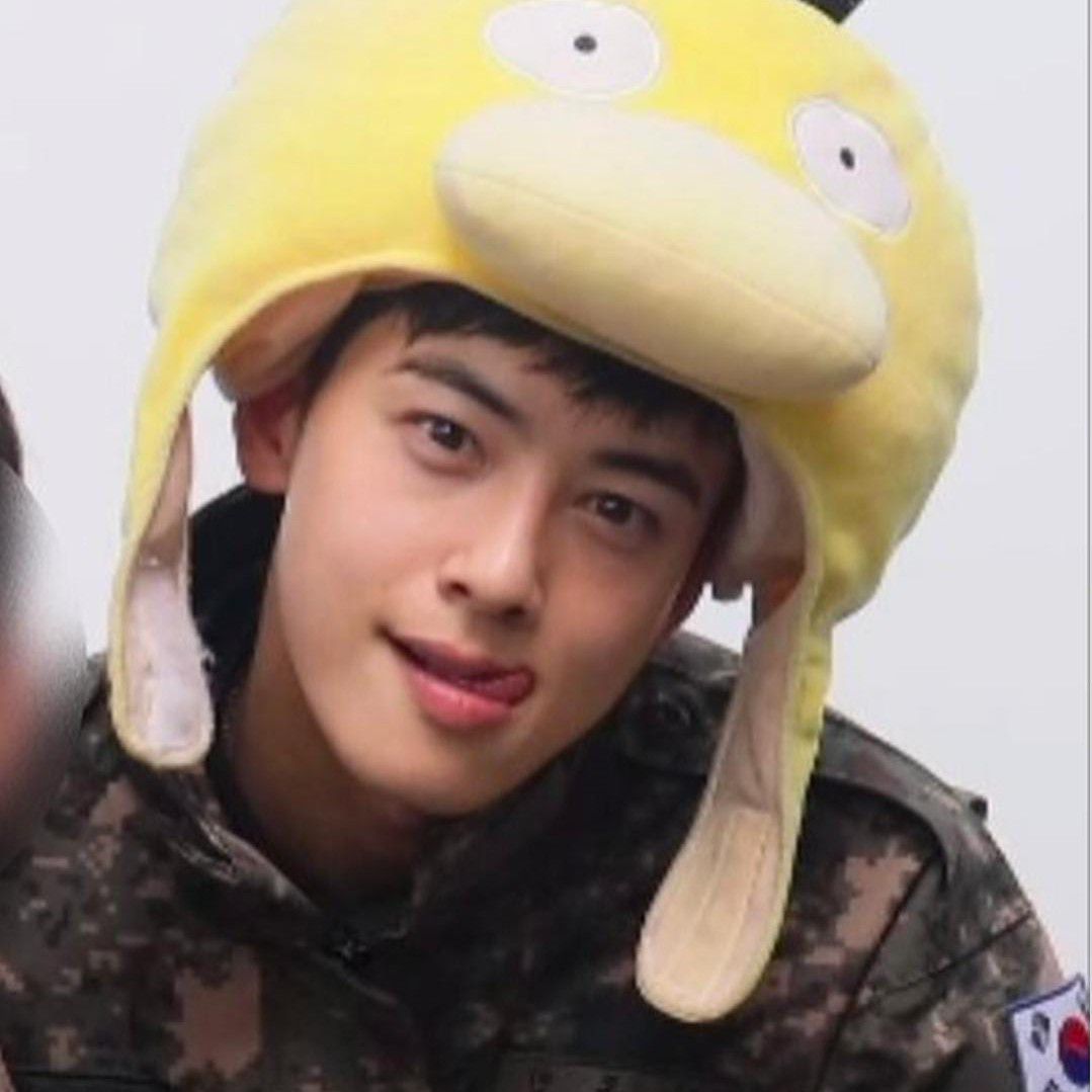 A moment captured by a fan of Cha Eunwoo