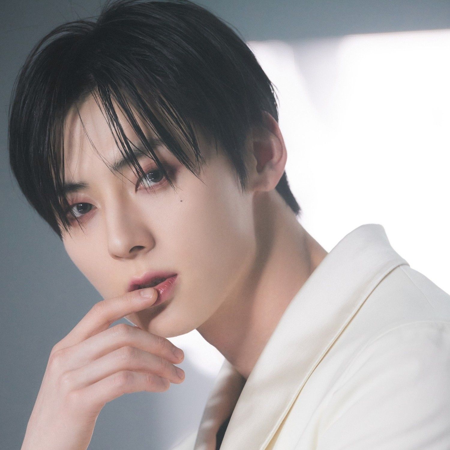 A moment captured by a fan of Hwang Minhyun