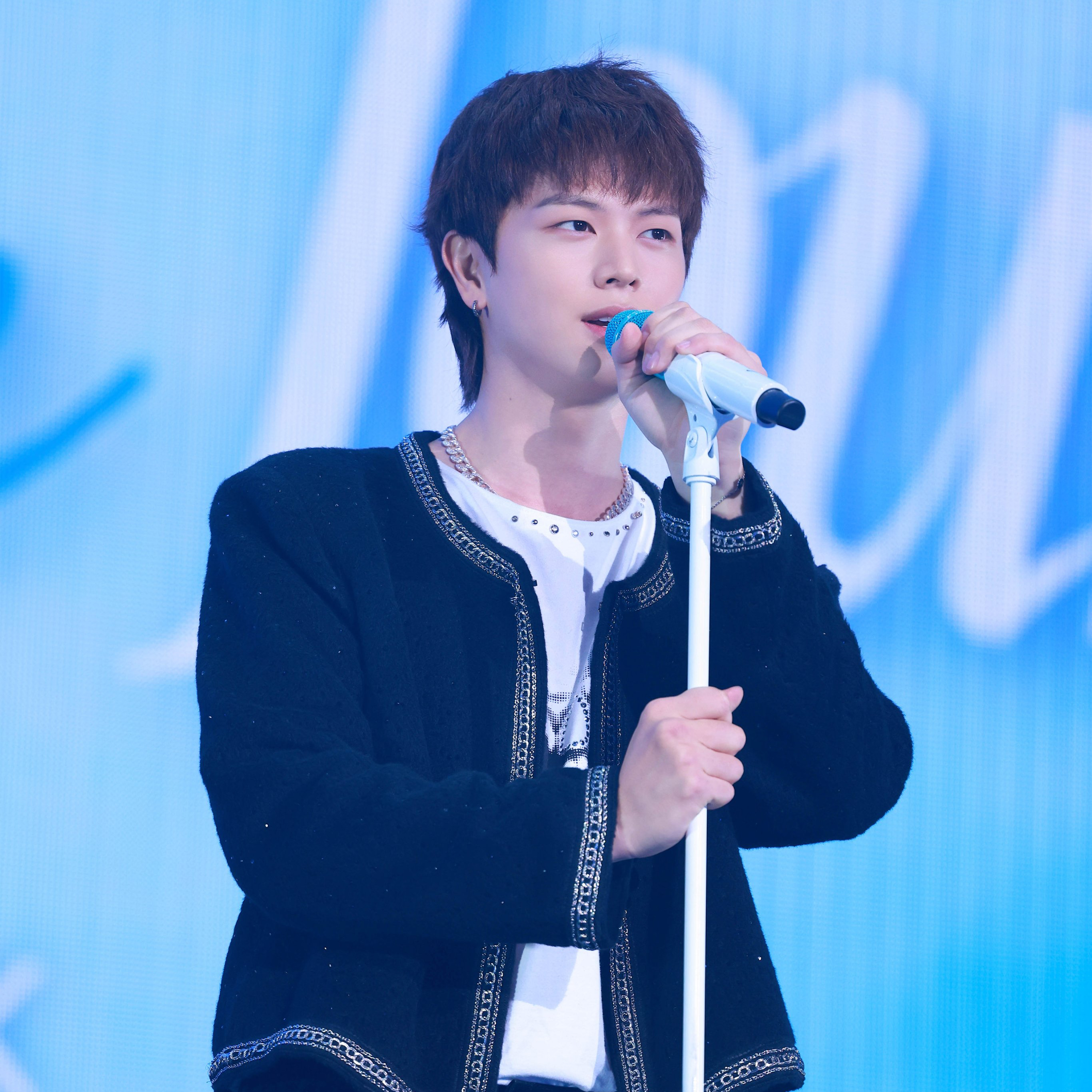 A moment captured by a fan of Yook Sungjae