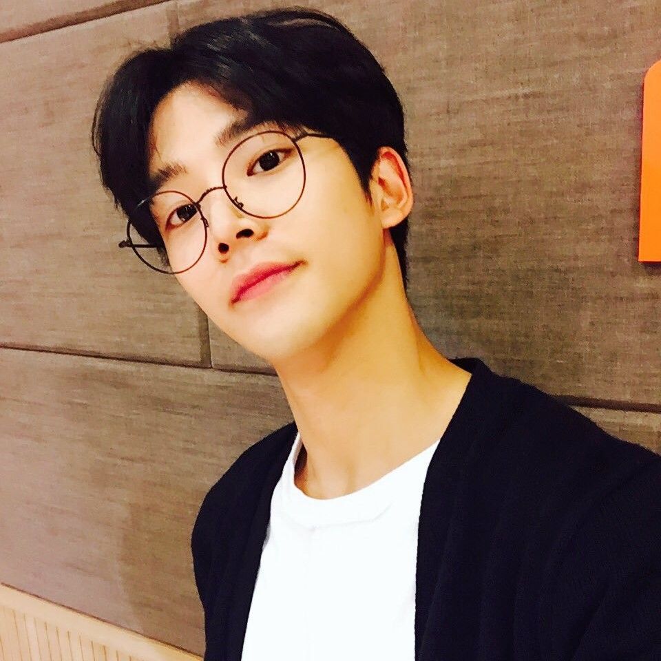 A moment captured by a fan of Rowoon