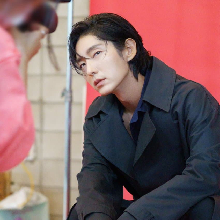 Behind-the-scenes cut of Lee Joongi