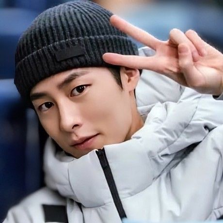 Behind-the-scenes cut of Lee Jaewook