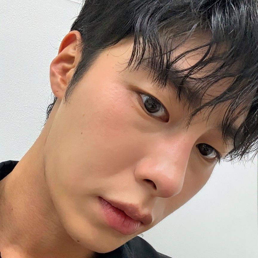 A moment captured by a fan of Lee Jaewook