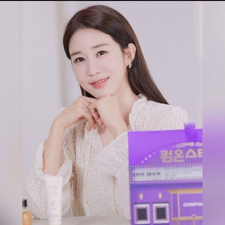 Behind-the-scenes cut of Yoo Inna