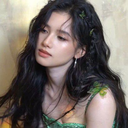 Behind-the-scenes cut of Jingyi Zhang