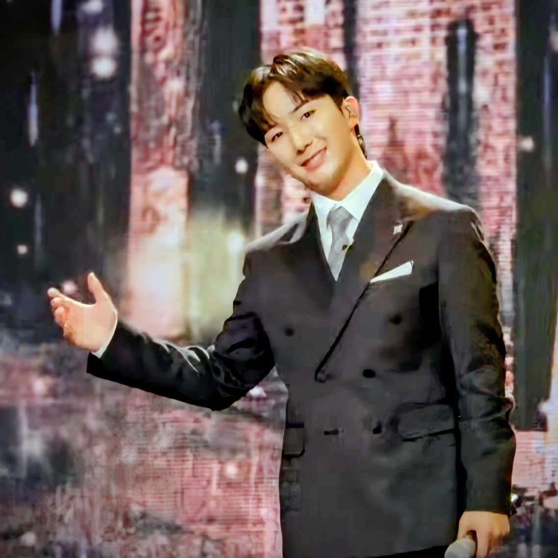 Behind-the-scenes cut of Nam Seungmin