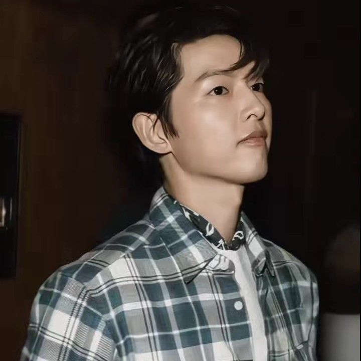 Recent activity shot of Song Joongki