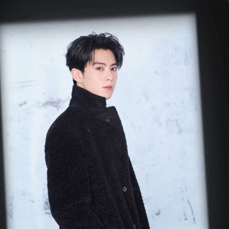 粉丝拍下的王鹤棣瞬间