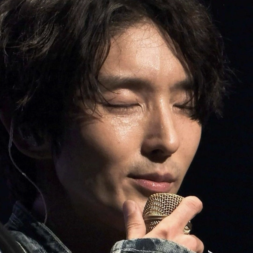 A moment captured by a fan of Lee Joongi