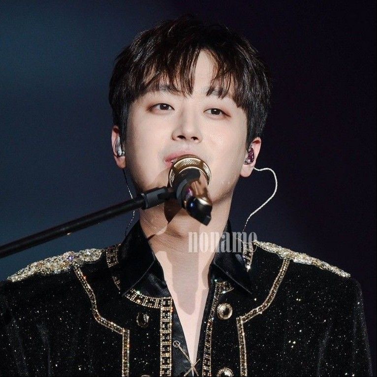 Behind-the-scenes cut of Lee Chanwon