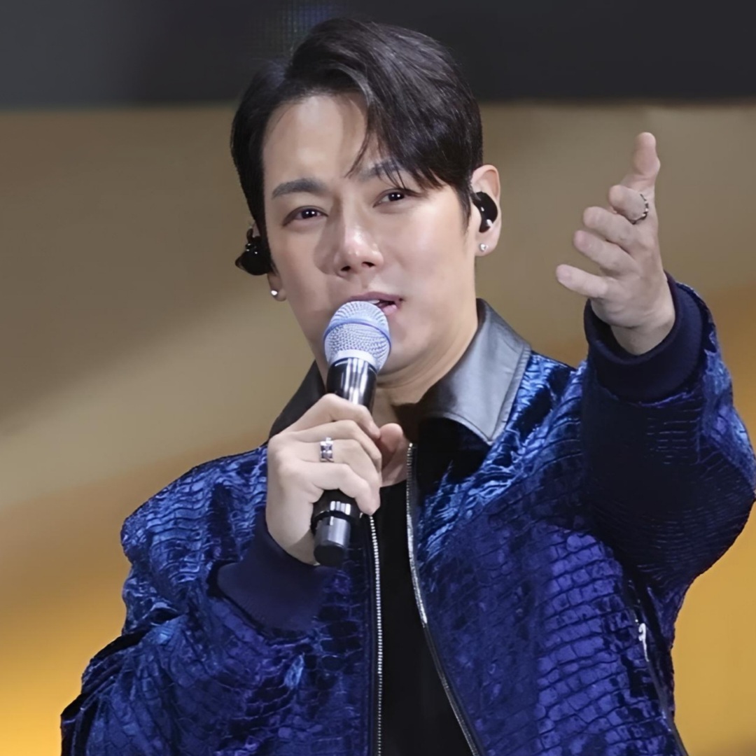 Behind-the-scenes cut of Hwanhee