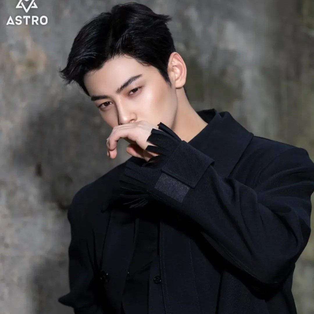 Recent activity shot of Cha Eunwoo