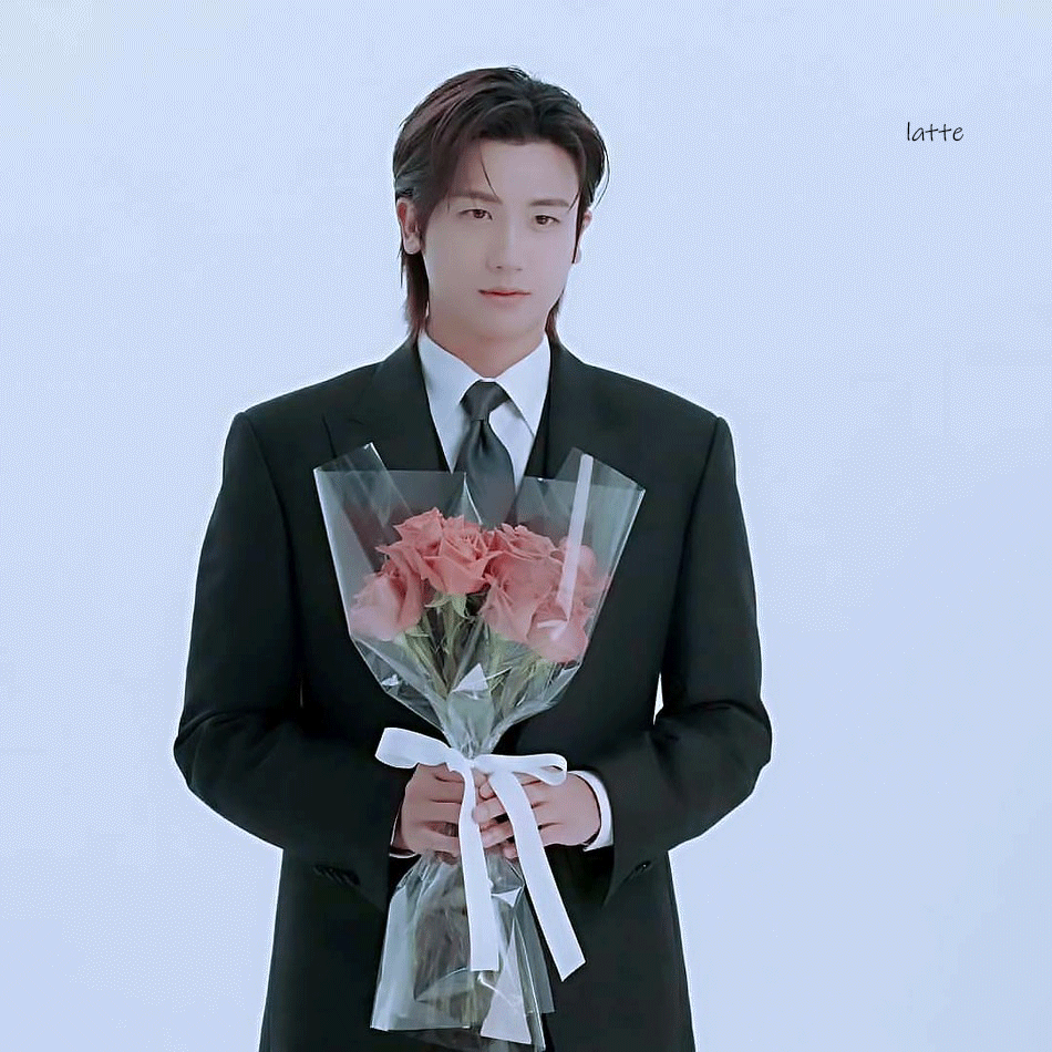 A moment captured by a fan of Park Hyungsik