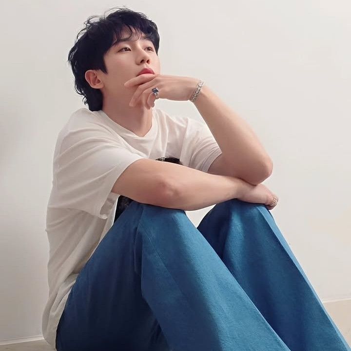 Behind-the-scenes cut of Jung Haein