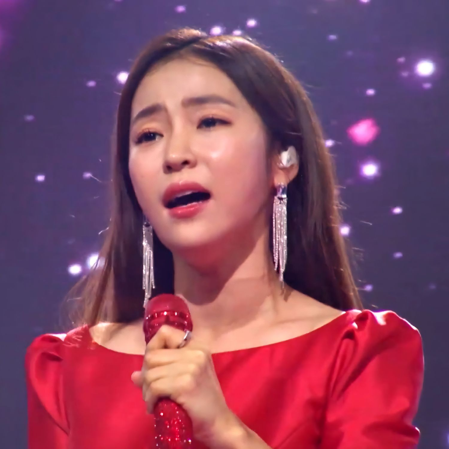 Behind-the-scenes cut of Hong Ja