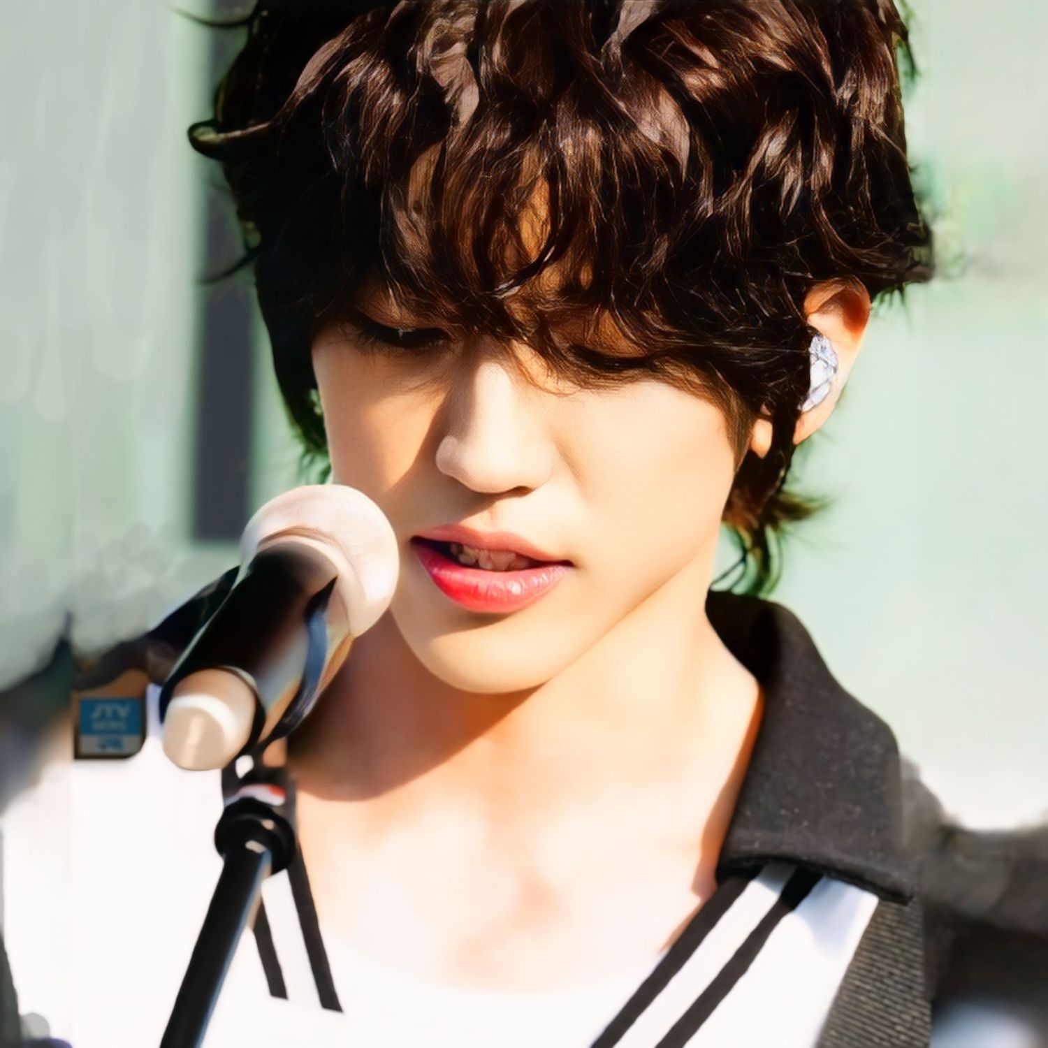 Behind-the-scenes cut of Lee Seungyoon