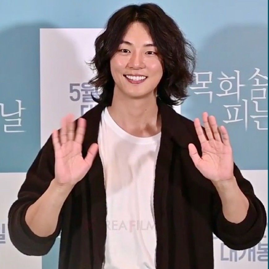 Latest photo of Yoon Shiyoon