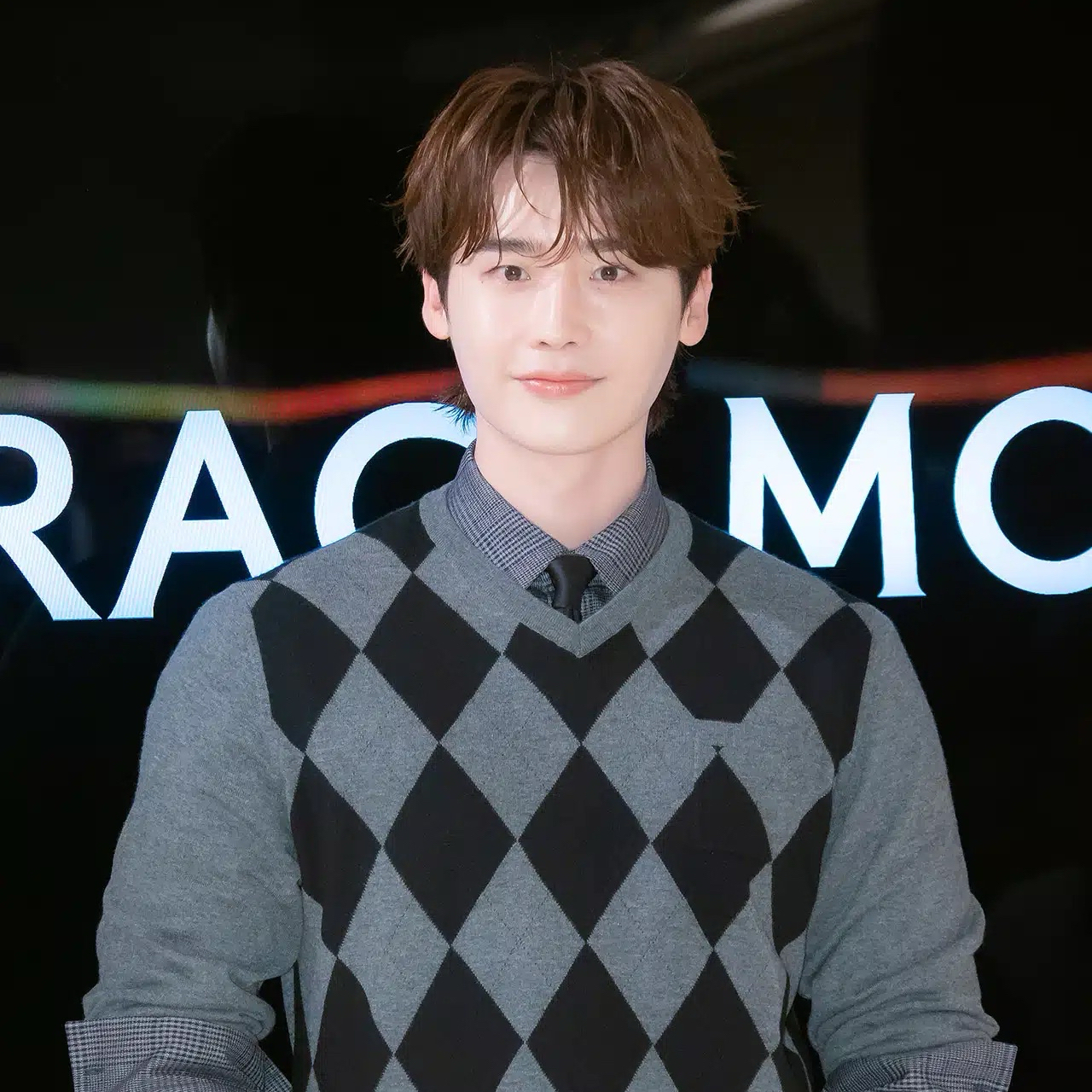 Behind-the-scenes cut of Lee Jongsuk