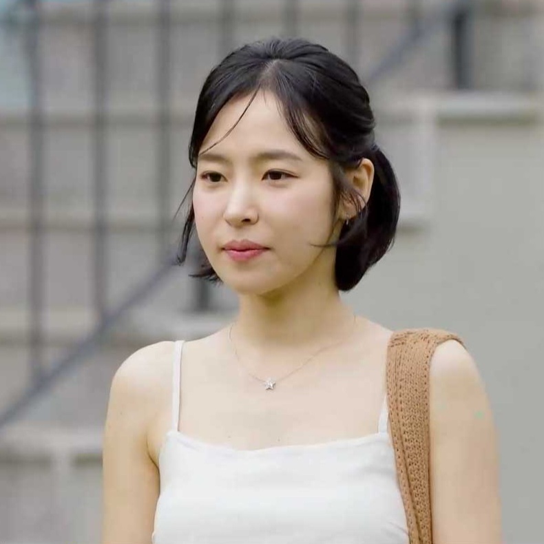 Behind-the-scenes cut of Hong Ja