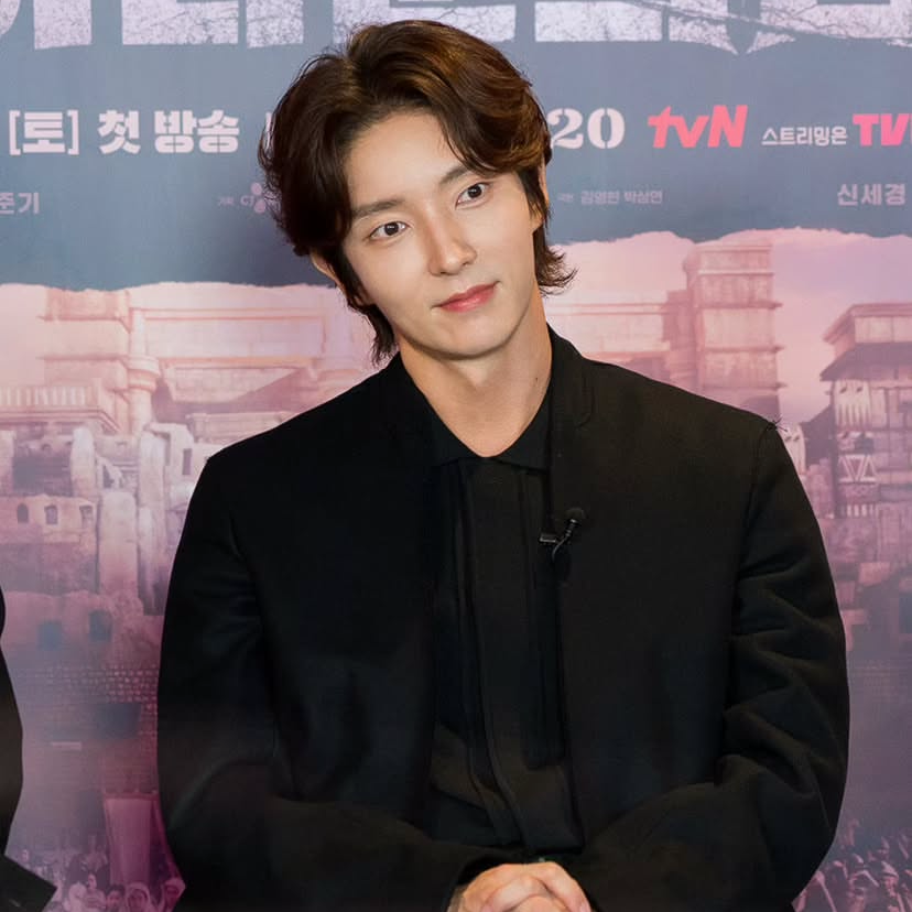 Foto terbaru dari Lee Joongi