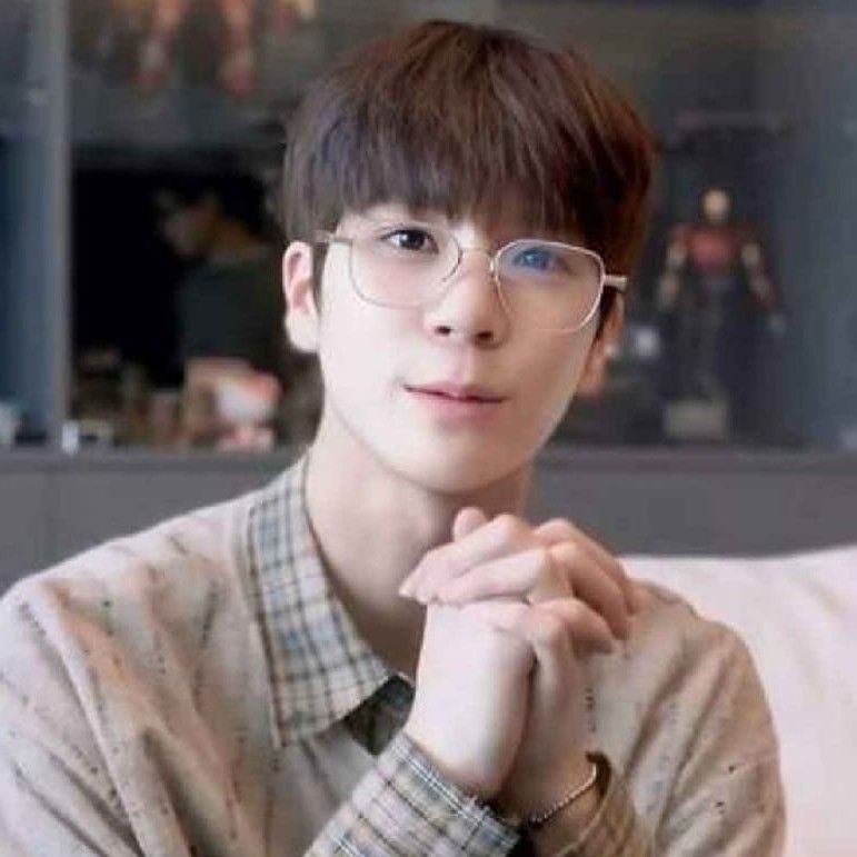 Momen yang diabadikan oleh penggemar Jeong Dongwon