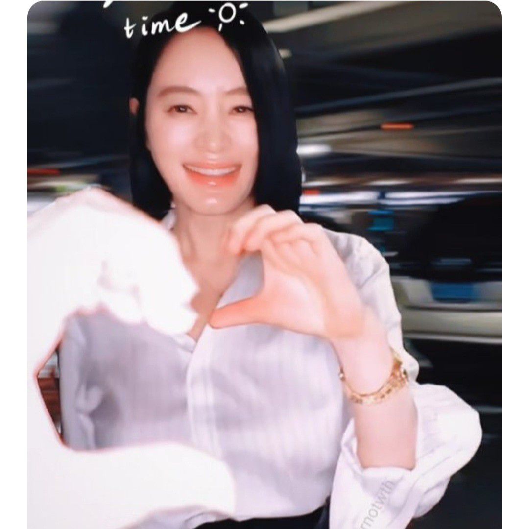 Latest photo of Kim Hyesoo