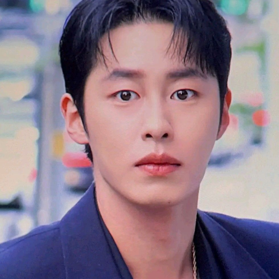 A moment captured by a fan of Lee Jaewook