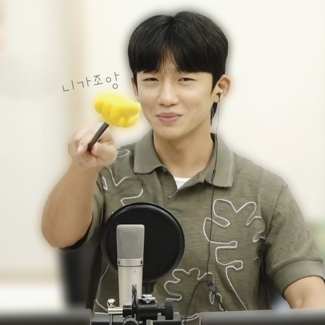 A moment captured by a fan of Shin Seungtae