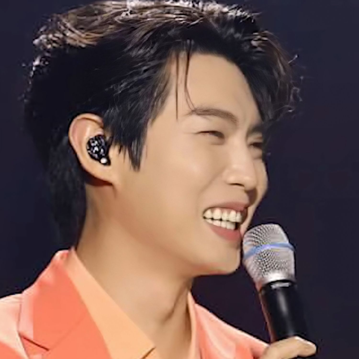 A moment captured by a fan of Son Taejin