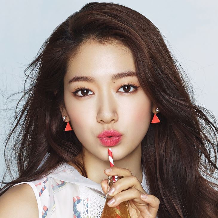 Behind-the-scenes cut of Park Shinhye