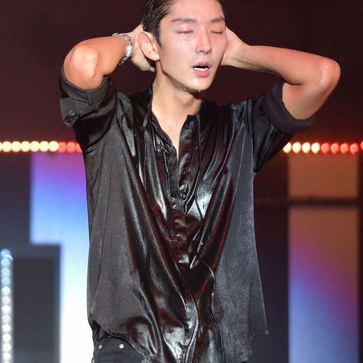 A moment captured by a fan of Lee Joongi