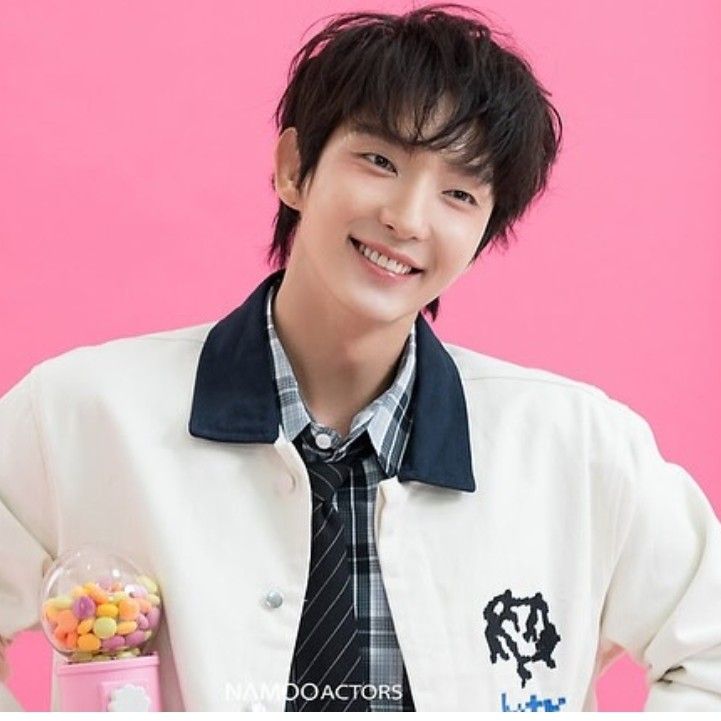 Behind-the-scenes cut of Lee Joongi