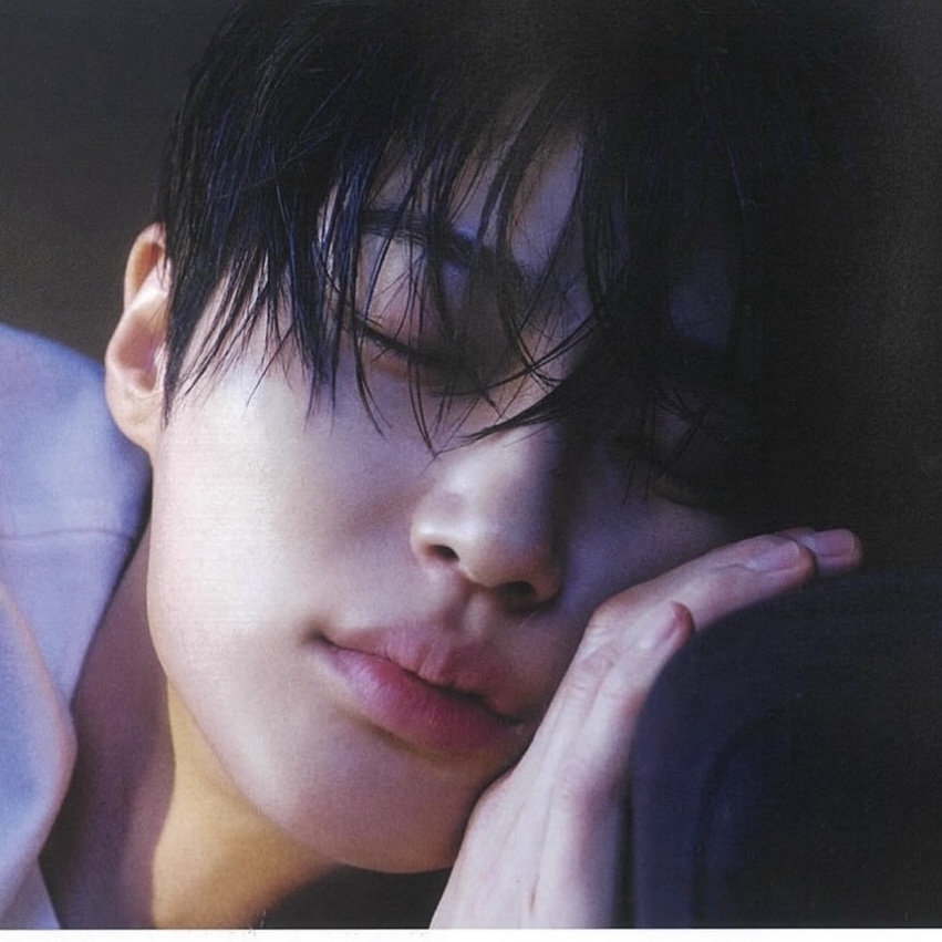 Behind-the-scenes cut of Byeon Wooseok